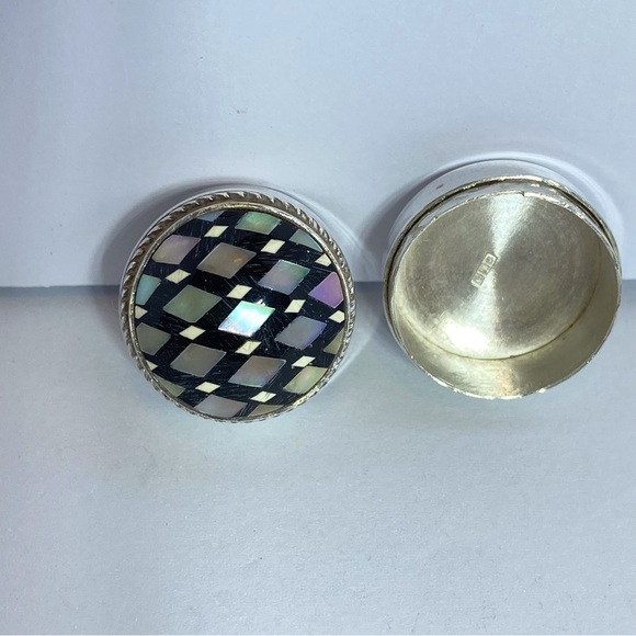 Gorgeous Silver Box with Geometric Inlay - Picture 10 of 10